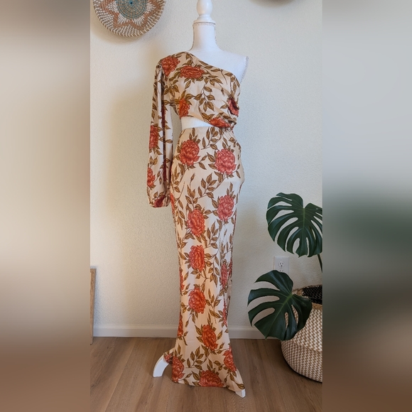 NWT Showpo Abigail One Shoulder Floral Cutout Maxi Dress Medium - Picture 2 of 10